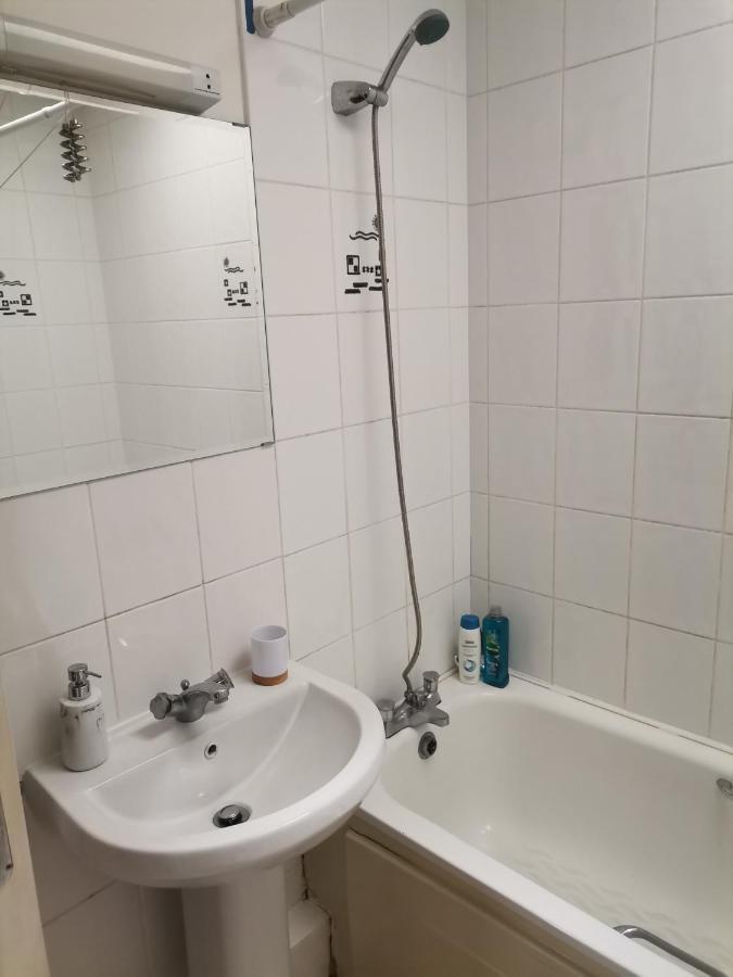 Bright And Cozy Room With Double Bed, Private Bathroom Not Ensuite, Breakfast To Go ダブリン エクステリア 写真